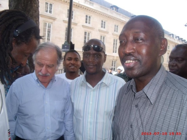 Les Mauritaniens manifestent devant  l'Assemblée Nationale Française le mercredi 10 juillet à Paris (Photos)
