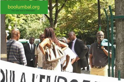 Le sit-in du mercredi 14 aout 2013, a eu lieu à 13 heures devant l’Ambassade de Mauritanie plus précisément à la place Henry Martin.