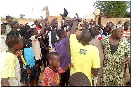 Boghé : Manifestation des jeunes contre une attribution de terrain à Tiviski de Nancy Abdarrahmane (PhotoReportage)