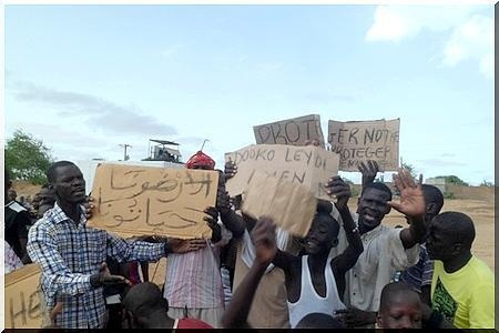 Boghé : Manifestation des jeunes contre une attribution de terrain à Tiviski de Nancy Abdarrahmane (PhotoReportage)
