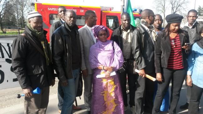 Mme Sawdatou Mamadou WANE, députée de l’AJD/MR au Sit- in devant l'ambassade de la Mauritanie à Paris Mme Sawdatou Mamadou WANE, députée de l’AJD/MR au Sit- in devant l'ambassade de la Mauritanie à Paris