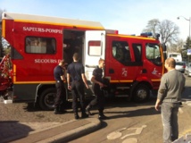 Nala Sy victime d'un malaise lors du sit-in devant l'ambassade de la Mauritanie à paris Nala Sy victime d'un malaise lors du sit-in devant l'ambassade de la Mauritanie à paris