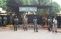 Tentative de coup de force au Mali: Un officier arrêté pour atteinte à la sûreté de l’Etat Tentative de coup de force au Mali: Un officier arrêté pour atteinte à la sûreté de l’Etat