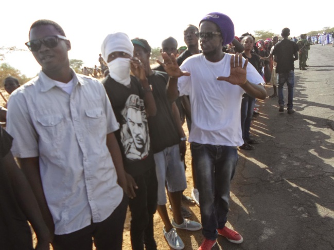 Boghé : Le mouvement « y’en a marre » de Boghé votera pour le Candidat Mohamed Ould Abdel Aziz.-( photos- y'en amarre) Boghé : Le mouvement « y’en a marre » de Boghé votera pour le Candidat Mohamed Ould Abdel Aziz.-( photos- y'en amarre)