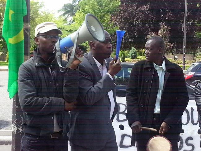 SIT-IN DU Jeudi 03 Juillet 2014 A PARIS devant le Métro Porte Dauphine Ligne 2 SIT-IN DU Jeudi 03 Juillet 2014 A PARIS devant le Métro Porte Dauphine Ligne 2