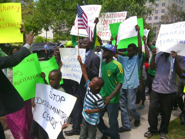 Manifestation de la diaspora Mauritanienne à Washington contre l’arrivée de Mohamed Ould Adel Aziz (photos) Manifestation de la diaspora Mauritanienne à Washington contre l’arrivée de Mohamed Ould Adel Aziz (photos)