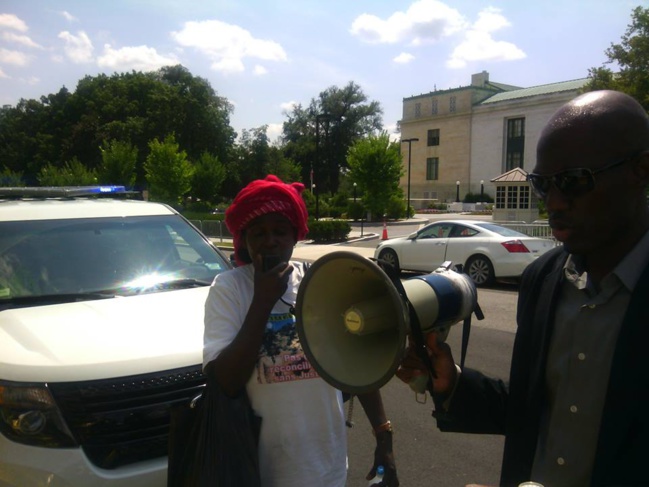 Manifestation de la diaspora Mauritanienne à Washington contre l’arrivée de Mohamed Ould Adel Aziz (photos)