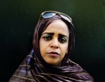 Madame Noura Mint Seymali, musicienne : "Mon rêve est de moderniser notre art et de le faire partager au monde entier" Madame Noura Mint Seymali, musicienne : "Mon rêve est de moderniser notre art et de le faire partager au monde entier"