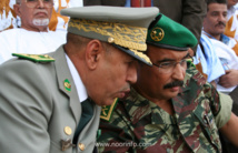 Le président Aziz (en treillis) et le général Ghazouani, chef d’état-major des armées (Photo: Noor info)