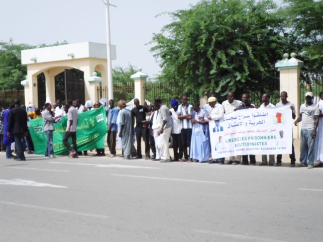 Touche Pas Ma Nationalité (TPMN) et IRA ont tenu deux sit in ce jeudi 25 septembre 2014 (Reportage photos.)