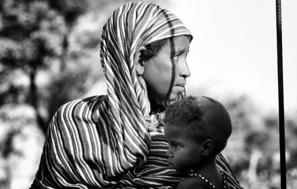 Villages sans hommes : Entre crise alimentaire et mimétisme social Villages sans hommes : Entre crise alimentaire et mimétisme social