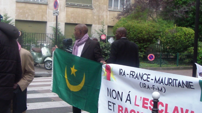 Manifestation à Paris pour les tenus de la caravane contre l’esclavage foncier Manifestation à Paris pour les tenus de la caravane contre l’esclavage foncier