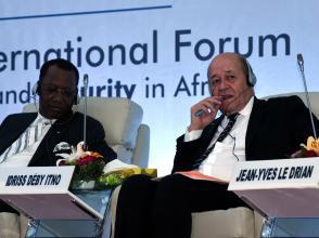 Le forum de Dakar est réussi, mais s'achève sur un échange houleux