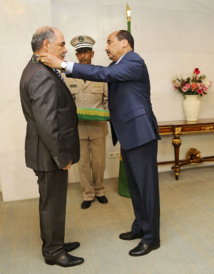 L’ambassadeur d'Algérie décoré par le Président de la République à l'occasion de la fin de sa mission L’ambassadeur d'Algérie décoré par le Président de la République à l'occasion de la fin de sa mission
