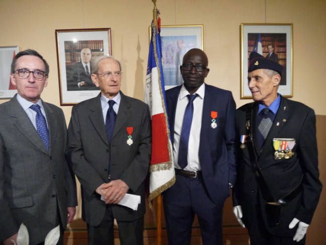 CEREMONIE DE REMISE DE L'INSIGNE DE  CHEVALIER DE LA LEGION D'HONNEUR.
