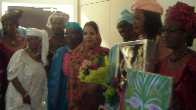 La Diaspora mauritanienne de France a organisé une journée de Rencontre et d’échanges suivie d’une cérémonie de remise de prix à des femmes d’exception. La Diaspora mauritanienne de France a organisé une journée de Rencontre et d’échanges suivie d’une cérémonie de remise de prix à des femmes d’exception.