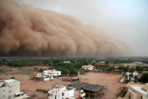 Le PM prend Dieu à témoin du dialogue et le ciel répond par une tempête de sable mortelle…