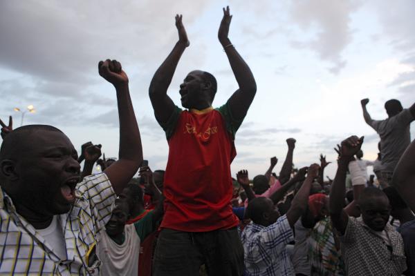 Les Burkinabè dans la rue: «Libérez Kosyam !»