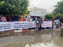 Des parents d'élèves mauritaniens manifestent contre l'arabisation de l'éducation primaire Des parents d'élèves mauritaniens manifestent contre l'arabisation de l'éducation primaire