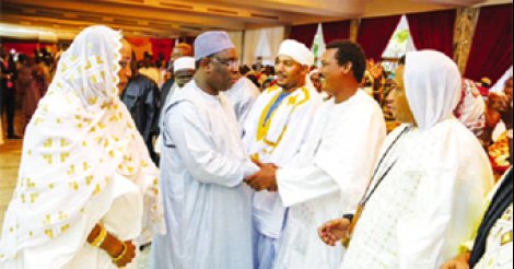 MACKY SALL À LA COMMUNAUTÉ MAURE: « VOUS ÊTES DES SÉNÉGALAIS À PART ENTIÈRE » MACKY SALL À LA COMMUNAUTÉ MAURE: « VOUS ÊTES DES SÉNÉGALAIS À PART ENTIÈRE »