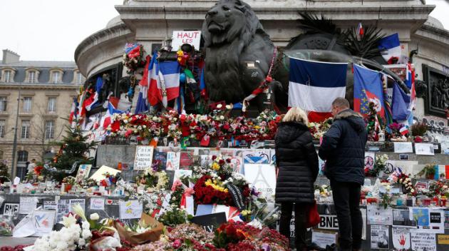 Attentats de janvier: des milliers de personnes attendues place de la République Attentats de janvier: des milliers de personnes attendues place de la République