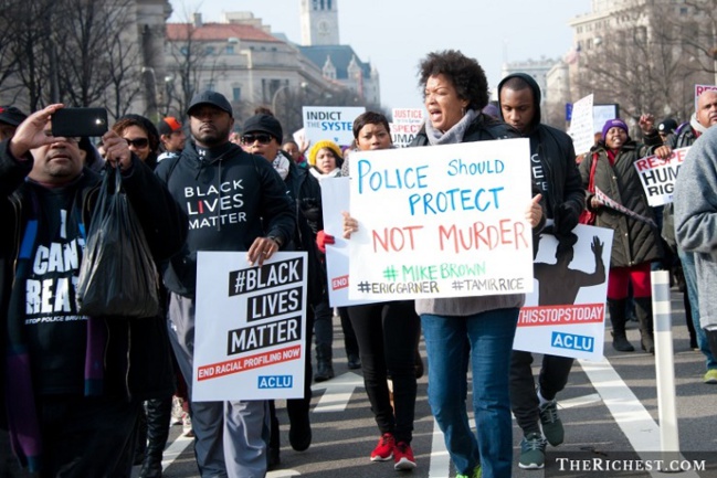 Grosses surprises dans le Top 12 des pays les plus racistes au monde Grosses surprises dans le Top 12 des pays les plus racistes au monde