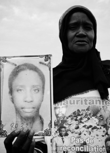 28 NOVEMBRE-INAL : QUAND UN ÉTAT "ISLAMIQUE" EMPÊCHE LES VEUVES ET ORPHELINS DE PLEURER ET PRIER LEURS MORTS