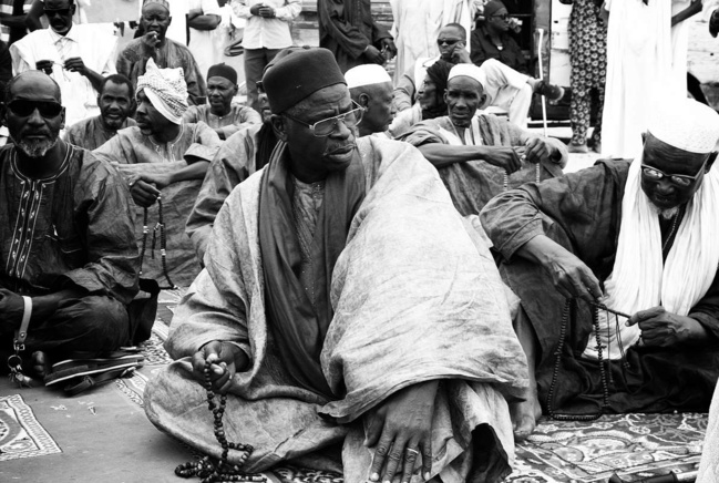 28 NOVEMBRE-INAL : QUAND UN ÉTAT "ISLAMIQUE" EMPÊCHE LES VEUVES ET ORPHELINS DE PLEURER ET PRIER LEURS MORTS