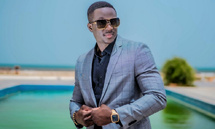 Le rappeur Adviser condamne les contrôles policiers abusifs et le profilage racial Le rappeur Adviser condamne les contrôles policiers abusifs et le profilage racial