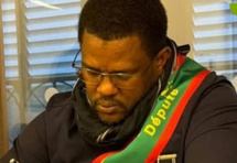 La décision du président Ghazouani de démettre certains hauts fonctionnaires est certes un geste à saluer mais il ne suffit pas à masquer les véritables failles du système. La décision du président Ghazouani de démettre certains hauts fonctionnaires est certes un geste à saluer mais il ne suffit pas à masquer les véritables failles du système.