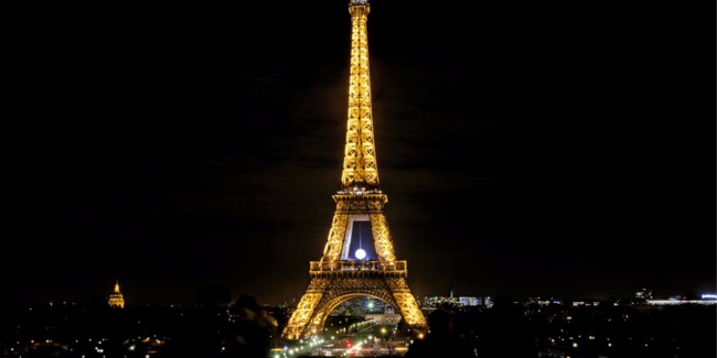 La tour Eiffel aux couleurs du Pakistan ? Pourquoi c'est non