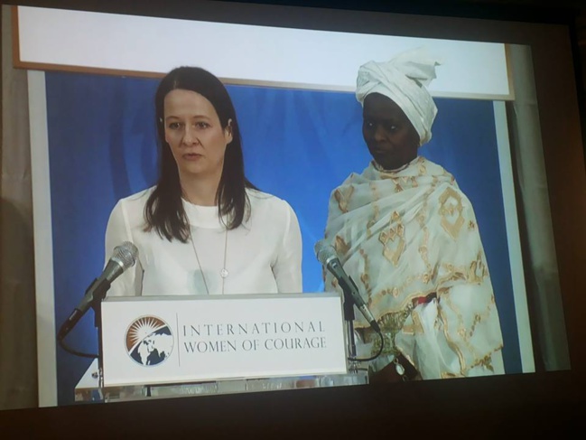 Vidéo. Me Fatimata MBAYE reçoit à Washington un prix des mains de John Kerry (PhotoReportage)