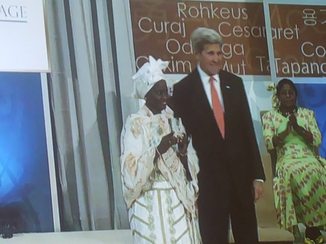 Vidéo. Me Fatimata MBAYE reçoit à Washington un prix des mains de John Kerry (PhotoReportage)