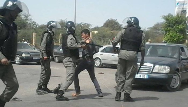 La police réprime une manifestation devant le ministère de l’enseignement