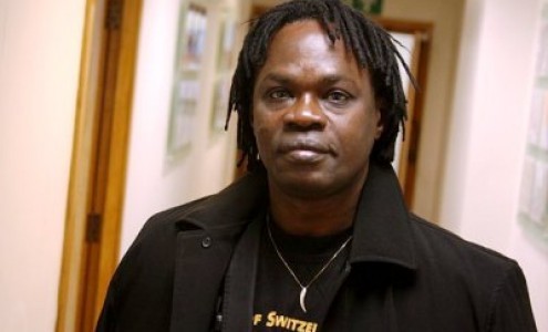 Baaba Maal va installer une télé et une radio au Fouta