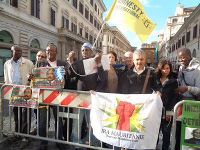 Le staffe de Mme Federica Mogherini reçoit IRA-Section Italie lors d’une manifestation à Rome.