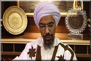 L’IMAM DE LA MOSQUÉE DE NOUAKCHOTT CONTRE LE CHANGEMENT DES HYMNE ET DRAPEAU NATIONAUX
