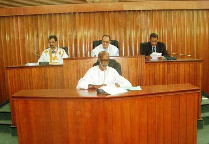 LE PRÉSIDENT DU SÉNAT REFUSE LE VOTE PAR LA CARTE UNIQUE, L’OPPOSITION SE RETIRE