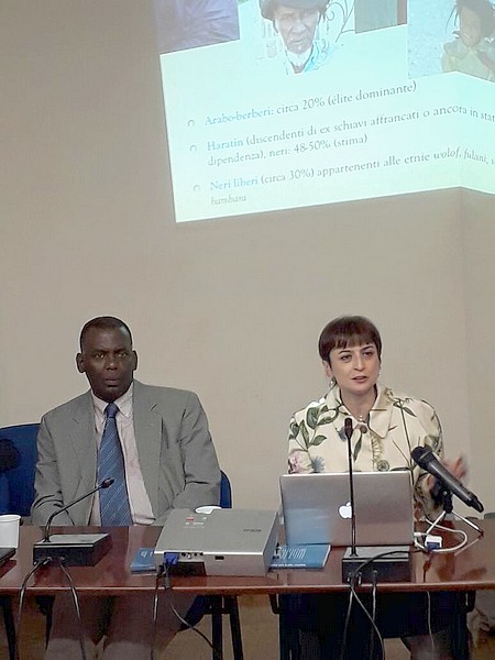 En images : présentation du livre écrit par l'écrivaine Italo-grecque Maria Tatsos sur Biram Dah Abeid
