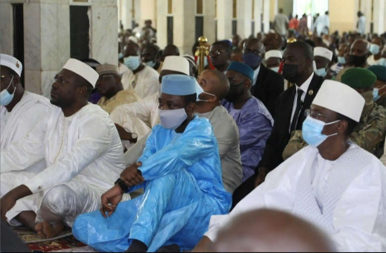 Mali: tentative d'assassinat manquée du président de transition lors de la prière de l'Aïd