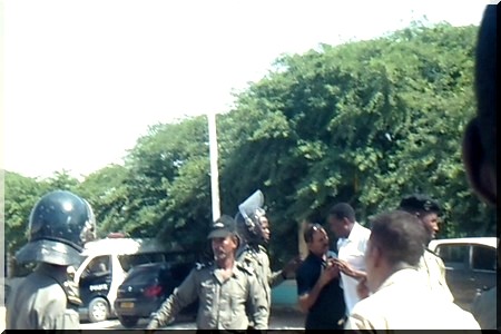Marche des jeunes du RFD pour 'faire échouer élections'  (Reportage Photo)