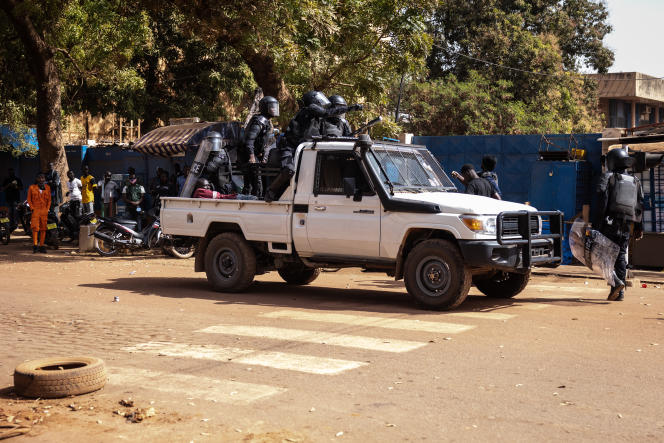 Burkina Faso: des tirs dans la capitale, «aucune institution de la République inquiétée» (Défense)