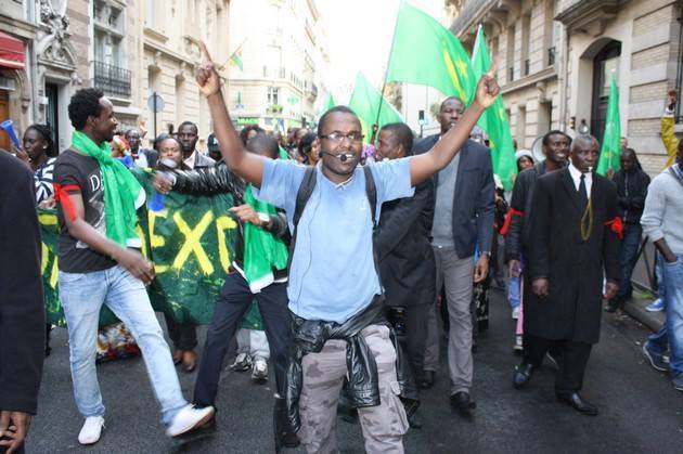 SIT-IN DU  Jeudi 08 Mai 2014 A PARIS  devant le Métro Porte  Dauphine  Ligne 2