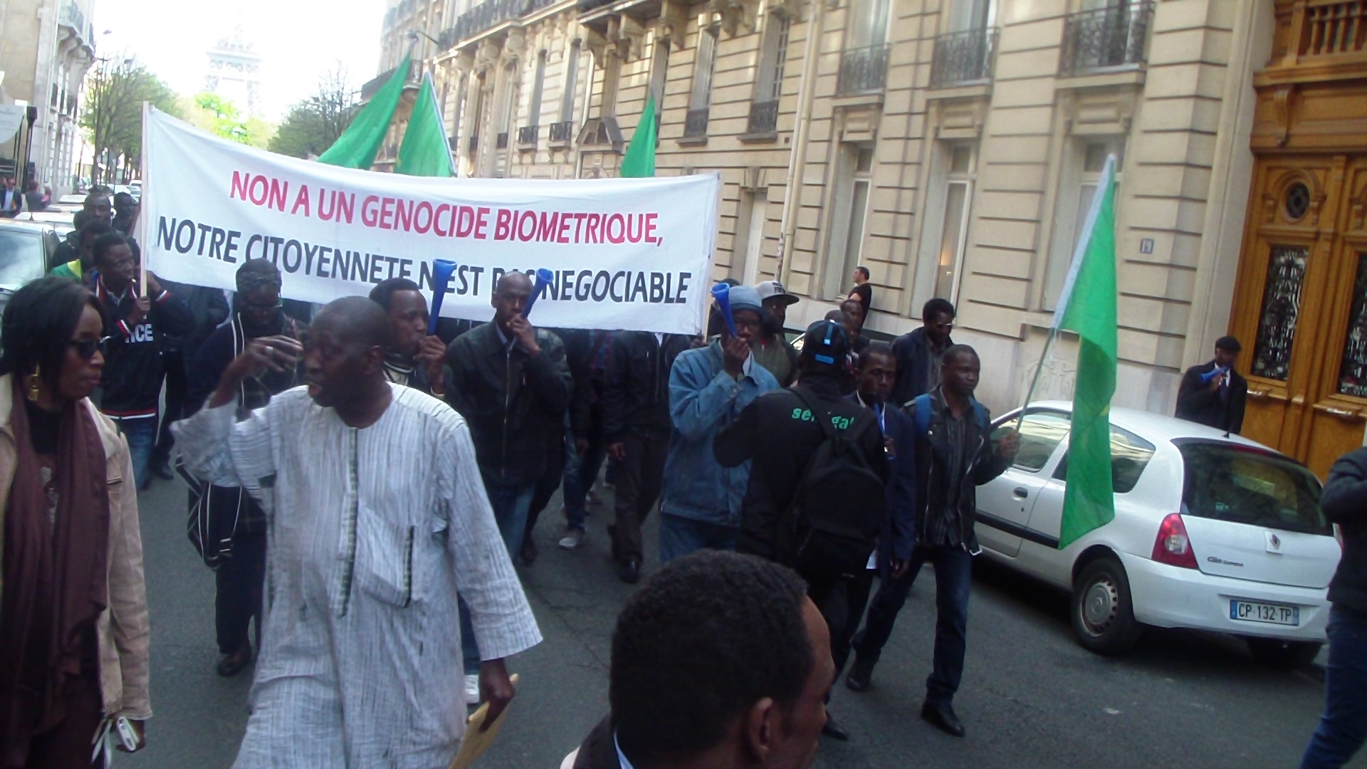 SIT-IN DU  Jeudi 15 Mai 2014 A PARIS  devant le Métro Porte  Dauphine  Ligne 2