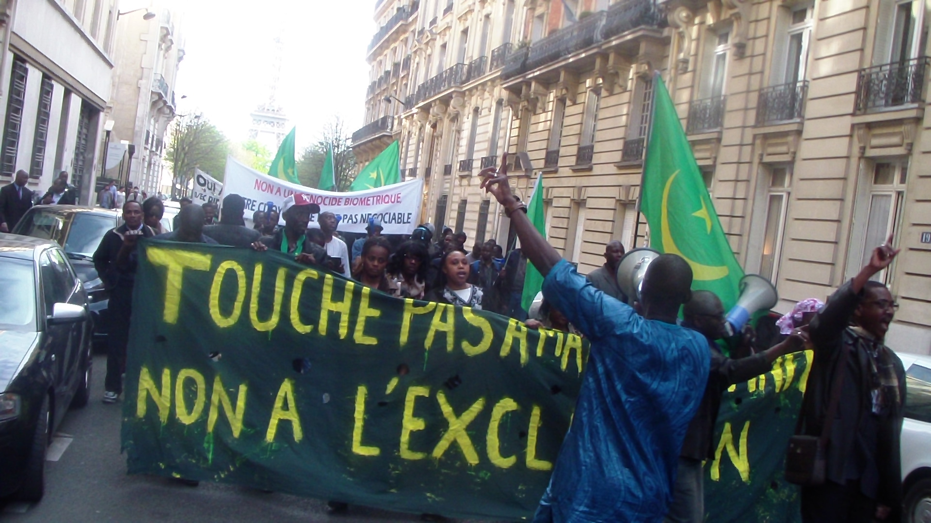 SIT-IN DU  Jeudi 22 Mai 2014 A PARIS  devant le Métro Porte  Dauphine  Ligne 2