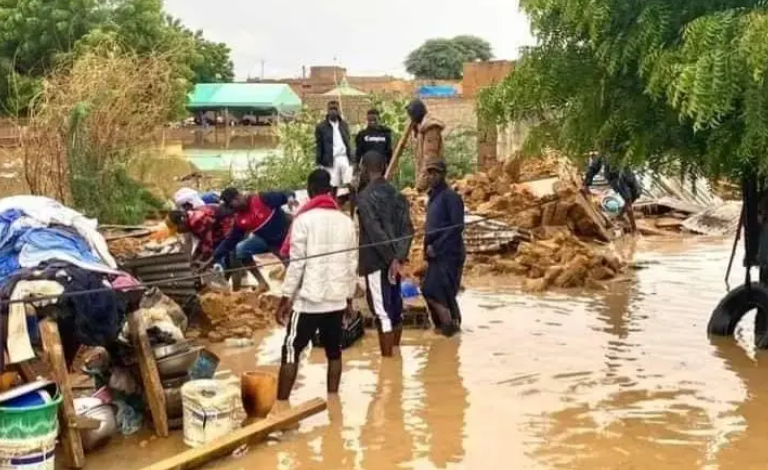 Kaédi : des habitants de certains quartiers évacuent leurs maisons submergées par les eaux
