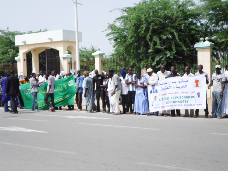 Touche Pas Ma Nationalité (TPMN) et IRA ont tenu deux sit in ce jeudi 25 septembre 2014 (Reportage photos.)