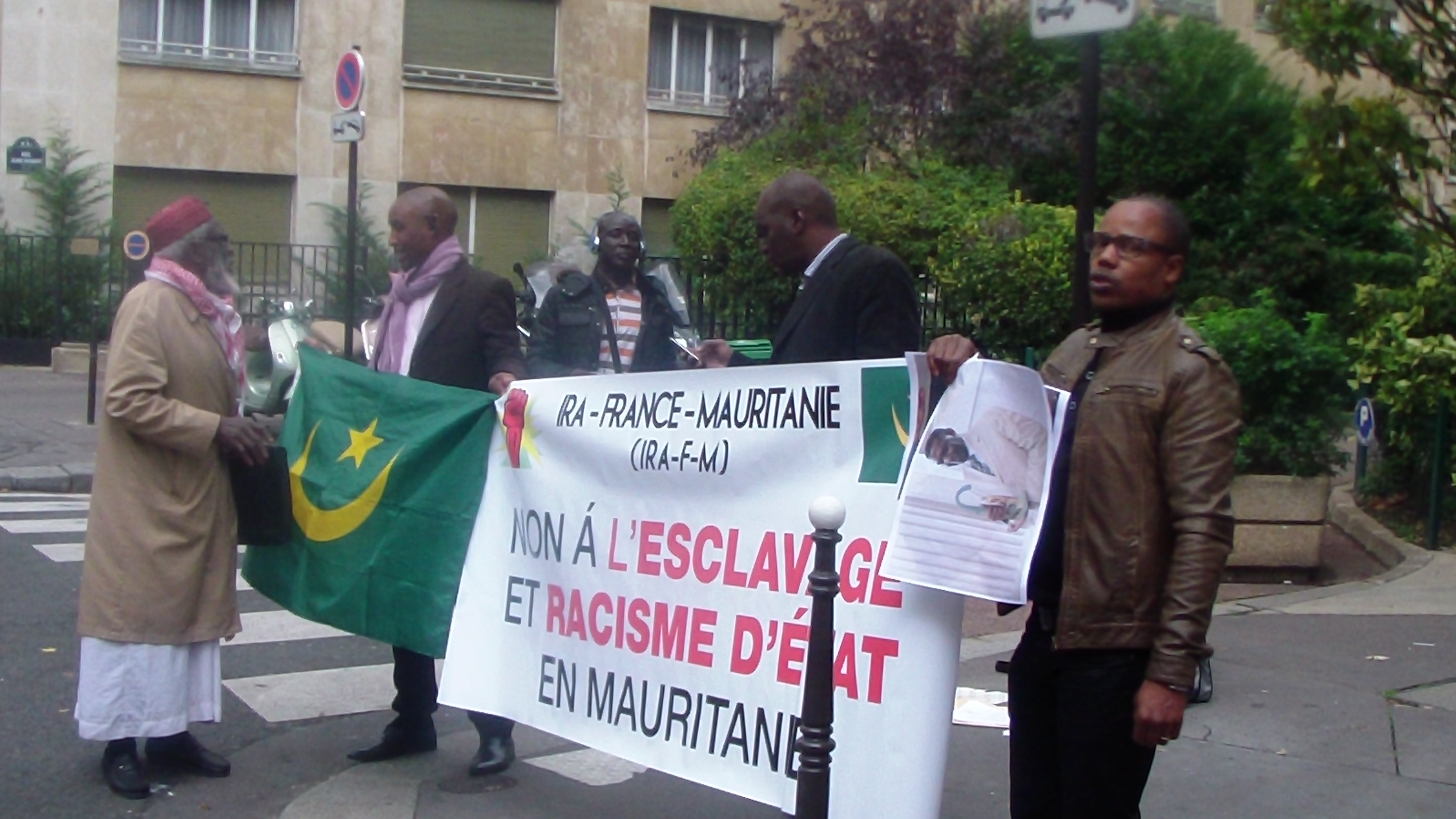 Manifestation à Paris pour les tenus de la  caravane contre l’esclavage foncier