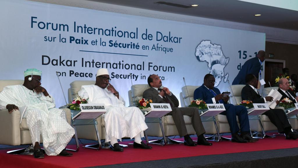 Le forum de Dakar est réussi, mais s'achève sur un échange houleux