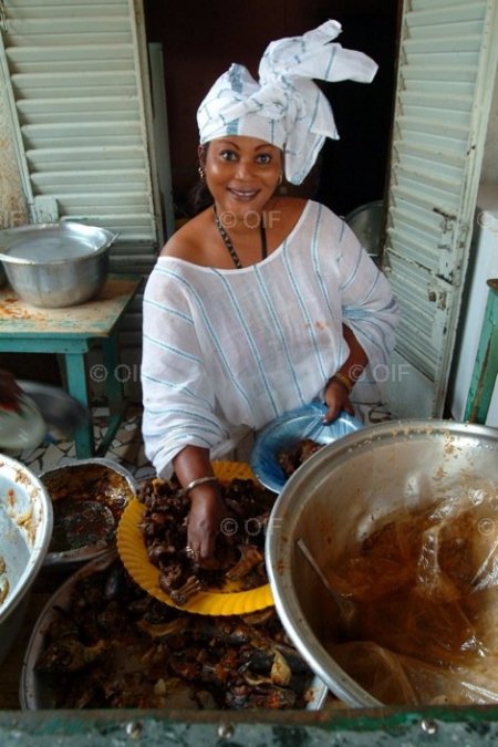 UNE RESTAURATRICE SÉNÉGALAISE SE DIT PERSÉCUTÉE PAR LA POLICE